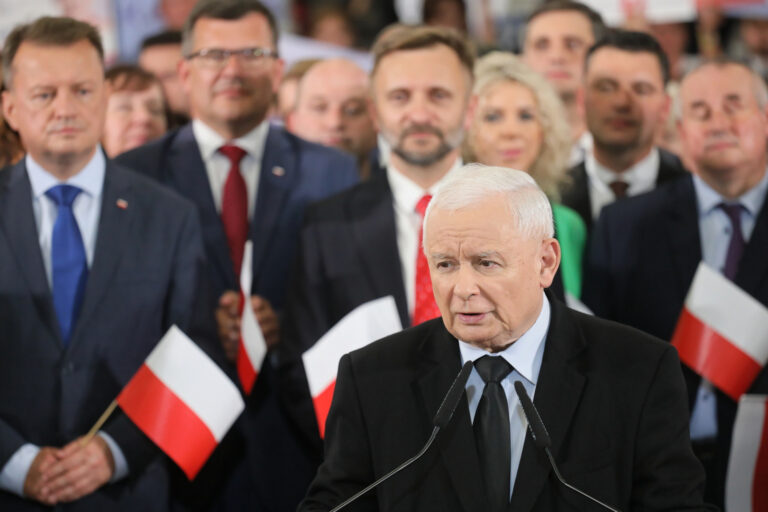 Prezes PiS Jarosław Kaczyński pozwany za słowa o filmie "Zielona Granica". Sąd oddala - INFBusiness