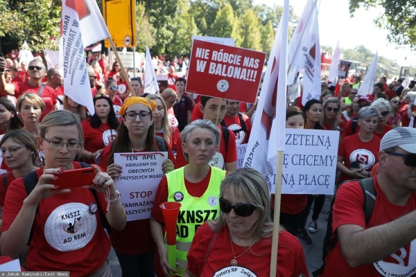 "Akt oskarżenia" dla resortu Ziobry od pracowników sądów. Rozstawią się przy marszu Tuska