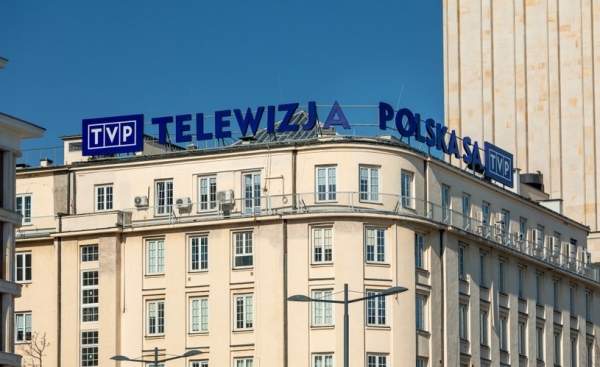 TVP chce zrezygnować z wypłacania wynagrodzenia pracownikom w postaci gotówki. Związkowcy są przeciwni pomysłowi /123RF/PICSEL