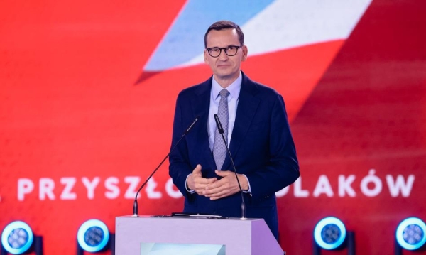 &quot;10 tys. złotych miesięcznie&quot;. Morawiecki składa obietnicę ws. zarobków