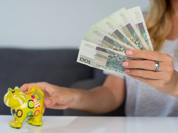 800 plus zostanie? Różne koncepcje potencjalnych koalicjantów - INFBusiness