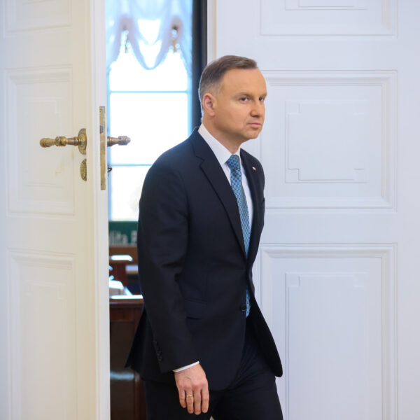 Hołownia, Trzaskowski czy Tusk? Kto z opozycji z szansami na&hellip;