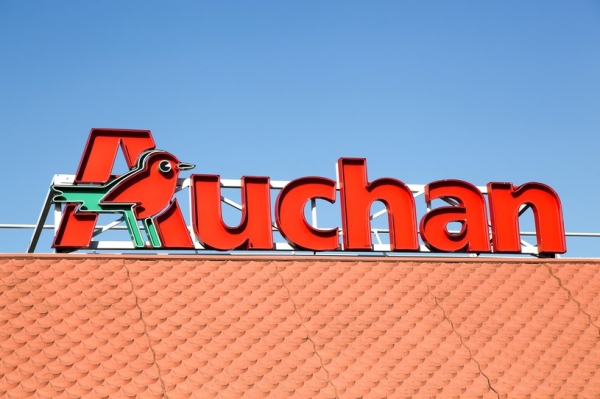 Auchan ma dla klientów niespodziankę. W sklepach trzeba użyć telefonu - INFBusiness