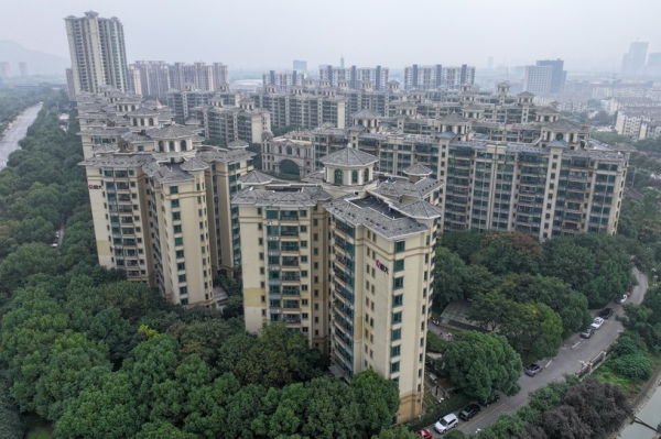 Akcje Evergrande, jednego z największych chińskich deweloperów, który "słynie" z ogromnych długów, ponownie są notowane na giełdzie w Hongkongu /Costfoto/NurPhoto /AFP