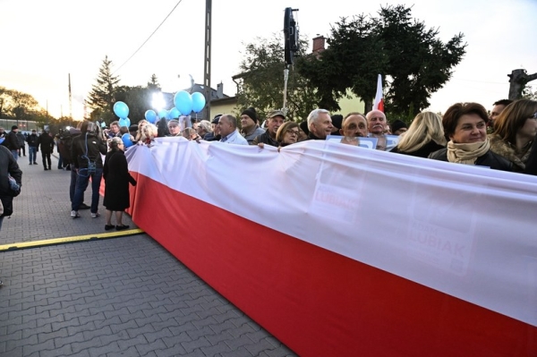 Jak do podniesienia wieku emerytalnego podchodzą partie polityczne? /Radosław Pietruszka /PAP