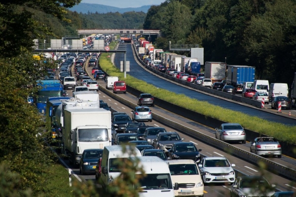 Nowy podatek uderzy w kierowców. Posiadanie starego samochodu będzie słono kosztować /123RF/PICSEL