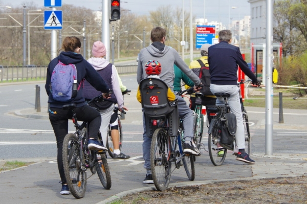 Rowerzyści mogą być od dzisiaj karani mandatami przez straż miejską /Marek Bazak /Reporter