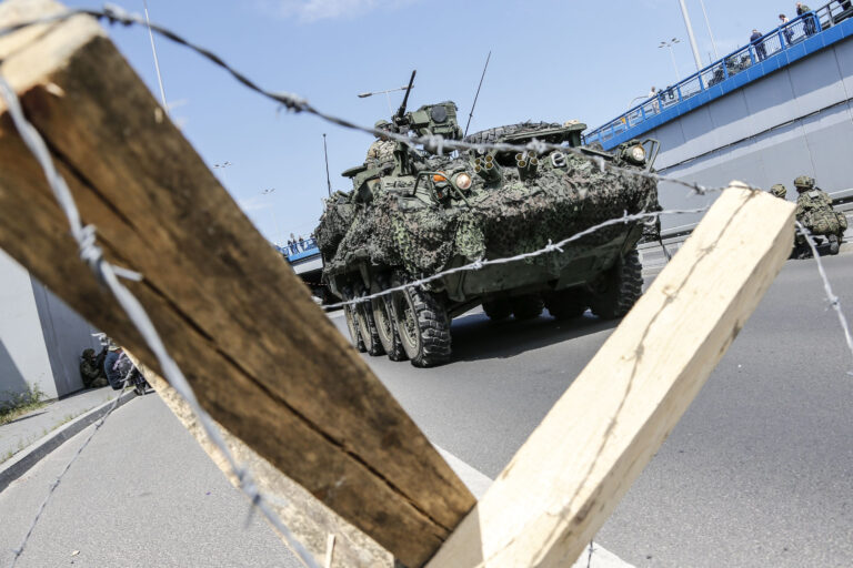 Sondaż: Polacy bardziej ufają NATO niż Wojsku Polskiemu - INFBusiness