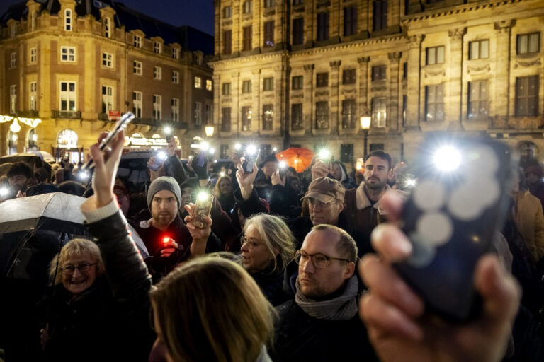 Skrajna prawica wygrała w Holandii. Tłum protestował w Amsterdamie - INFBusiness