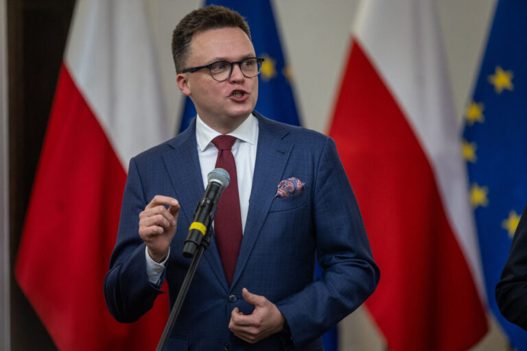 Sondaż: Jak Polacy oceniają wybór Szymona Hołowni na marszałka Sejmu? - INFBusiness