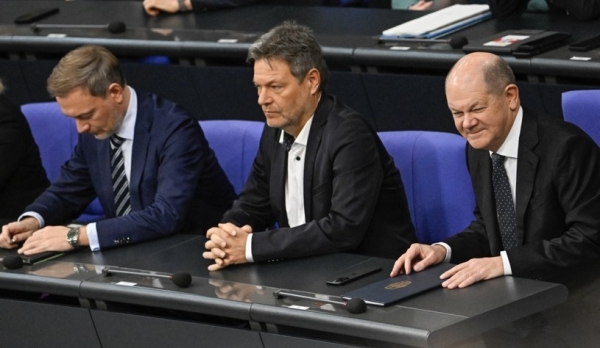 W Niemczech spada inflacja, ale gospodarka dołuje. Na zdj. od prawej kanclerz Olaf Scholz, minister gospodarki i klimatu Robert Habeck oraz minister finansów Christian Lindner /TOBIAS SCHWARZ / AFP /AFP