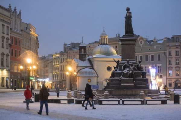 Rynek Główny w Krakowie to najstarszy średniowieczny rynek w Europie /Artur Widak / NurPhoto / NurPhoto via AFP /