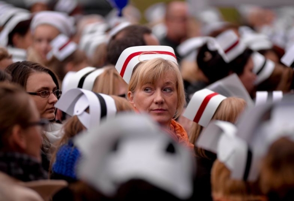 Sejm zajął się podwyżkami dla pielęgniarek. "Potencjalna finansowa bomba"