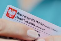 Uważa się za prezydenta Polski. Sprzedaje prawa jazdy i dowody osobiste - INFBusiness