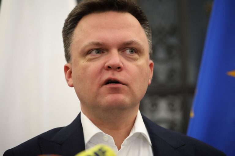 Sondaż: Jak Polacy oceniają prowadzenie obrad Sejmu przez marszałka Szymona Hołownię? - INFBusiness