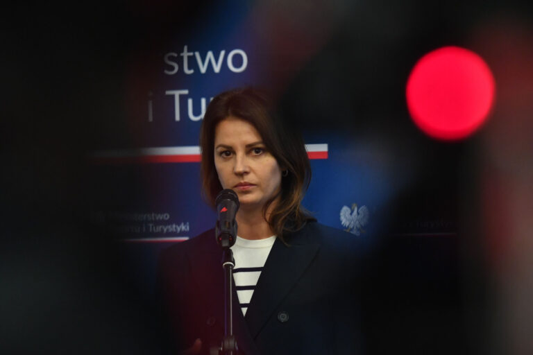 Nowa minister chce wziąć 18 tys. zł po dwóch tygodniach pracy. "Należy mi się" - INFBusiness