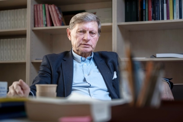 Leszek Balcerowicz ocenia 100 konkretów nowego rządu. "Nie wszystkie opłaca się wprowadzać" /Mirosław Stelmach /Reporter