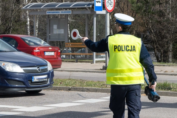 Kierowcy zapłacili w tym roku o 400 mln zł więcej mandatów niż w 2022 roku /Tadeusz Koniarz/REPORTER /East News