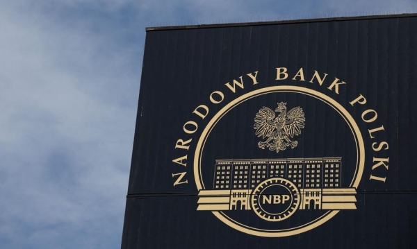 Miękkie lądowanie członków PiS w NBP. Kolejny działacz z umową