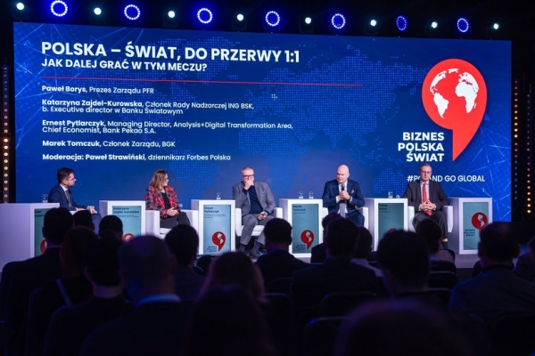 Uczestnicy panelu, od lewej: Paweł Strawiński, dziennikarz Forbes, Katarzyna Zajdel-Kurowska, członek Rady Nadzorczej ING BSK, Ernest Pytlarczyk, Chief Economist, Bank Pekao, Marek Tomczuk członek zarządu BGK, Paweł Borys prezes PFR. /materiały prasowe