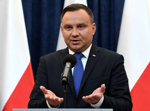 Prezydent Andrzej Duda uważa, że nie ma podstaw, by postawić prezesa NBP Adama Glapińskiego przed Trybunałem Stanu /AFP