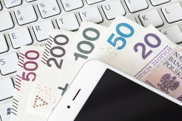 Najbliższe dni to spore utrudnienia dla klientów banków. Powodem m.in. przerwy techniczne /ARKADIUSZ ZIOLEK /East News