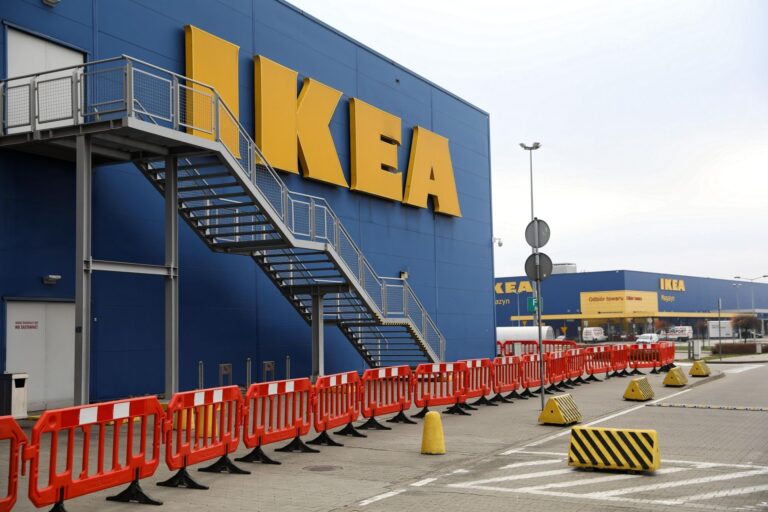 IKEA i mBank bojkotują TV Republika po wypowiedziach Jana Pietrzaka i Marka Króla - INFBusiness