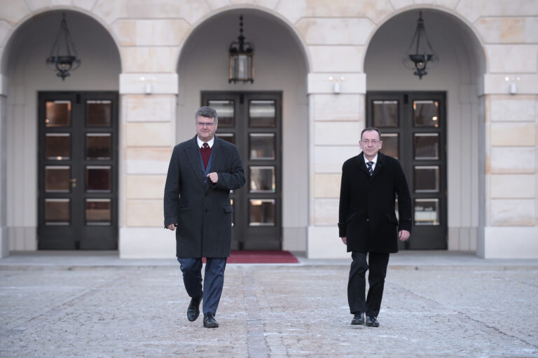 Zatrzymanie w Pałacu Prezydenckim było bezprecedensowe. Chciano użyć podsłuchów - INFBusiness