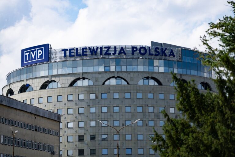 Sondaż: Jak Polacy oceniają sposób przejęcia kontroli nad TVP przez rząd Donalda Tuska? - INFBusiness