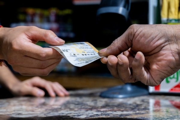 Los na loterię Powerball kupiony w stanie Michigan przyniesie zwycięzcy setki milionów dolarów /AFP