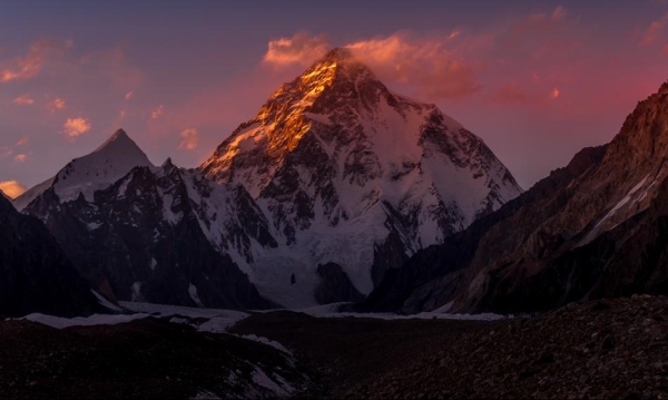 Everest jest już passé. Za wspinaczkę na K2 trzeba zapłacić krocie, a szanse na szczyt są niewielkie. &quot;To gra w rosyjską ruletkę&quot;