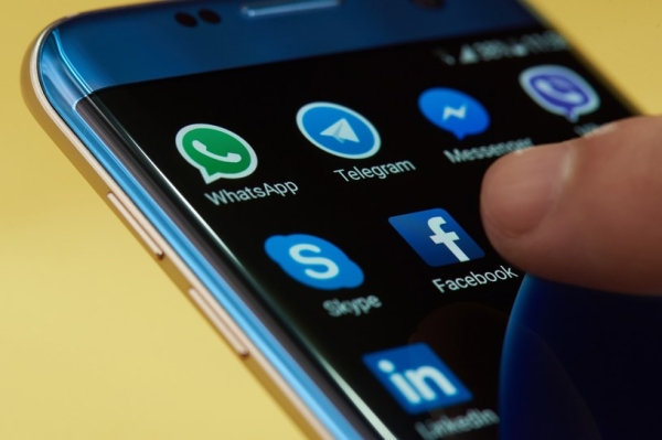 Oszuści szukają ofiar poprzez aplikację Whatsapp. Podszywają się pod firmy rekrutacyjne /123RF/PICSEL