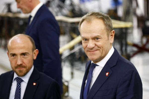 Minister aktywów państwowych Borys Budka i premier Donald Tusk rozpoczynają porządki w banku PKO BP /Filip Naumienko /Reporter