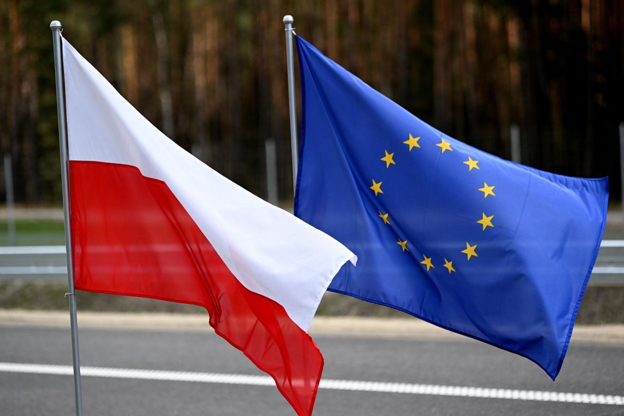 Sondaż. KO przed PiS. Głębokie podziały przed wyborami do Parlamentu Europejskiego - INFBusiness