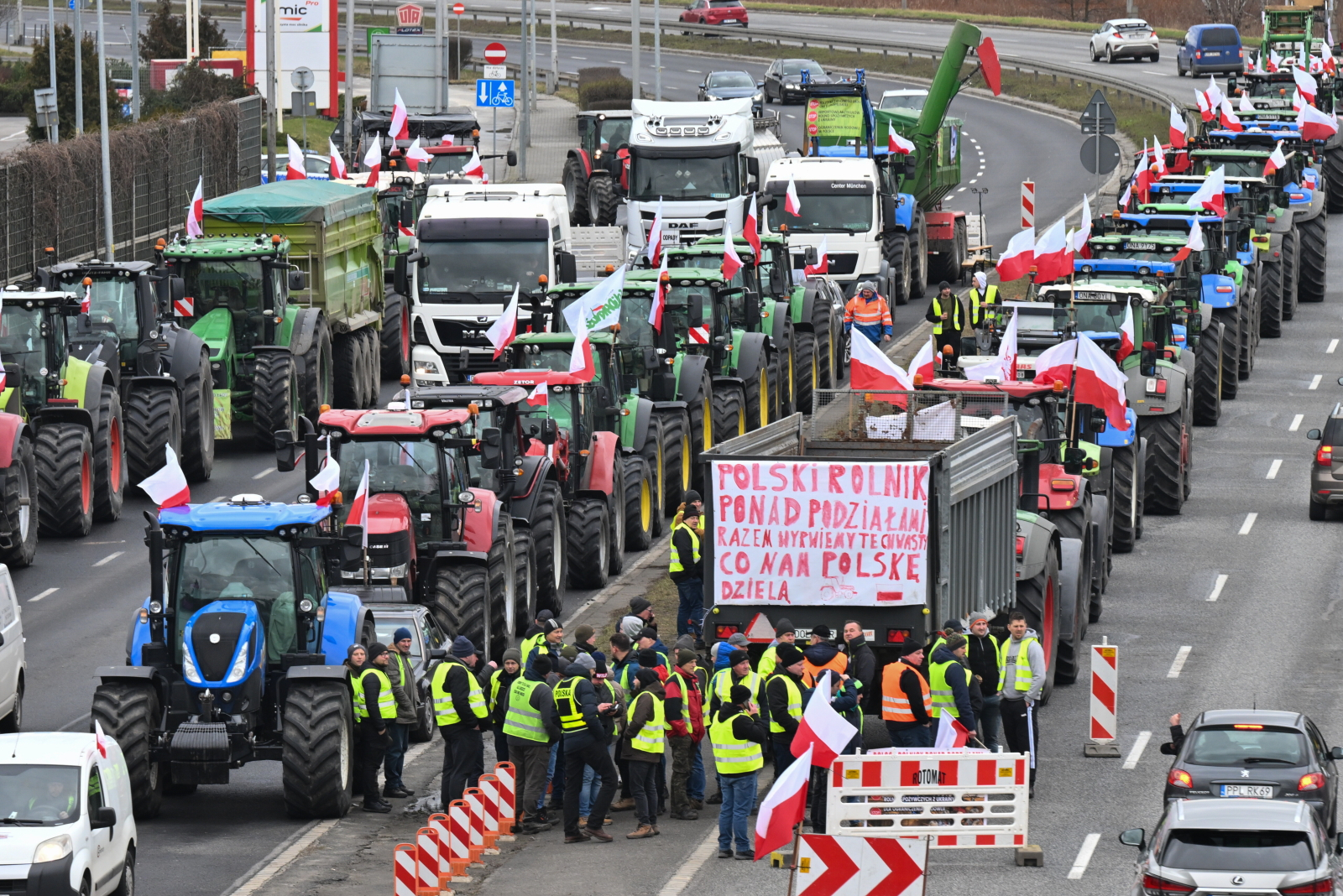 Sondaż: Rolnicy protestują w całej Polsce. Czy Polacy popierają ich postulaty? - INFBusiness