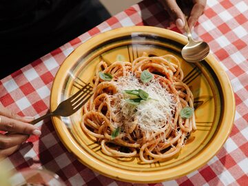 To spaghetti bolognese zachwyci każdego miłośnika włoskiej kuchni. Pamiętaj o dodaniu tego składnika - INFBusiness