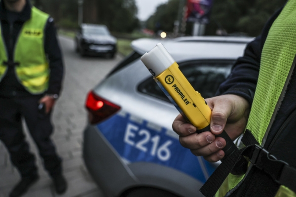 Za niecały miesiąc zaczną obowiązywać nowe, surowe przepisy Kodeksu karnego. Okazuje się, że skutki odczują nie tylko kierowcy, ale całe rodziny /Piotr Jędzura /Reporter