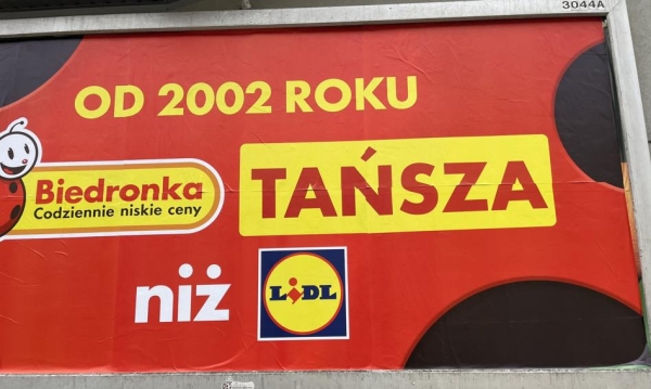 Lidl odpowiada Biedronce w wojnie plakatowej. Do akcji wkracza komornik