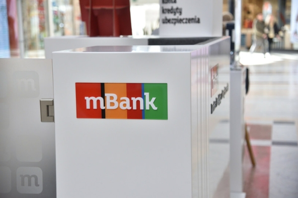 W ostatnim kwartale zeszłego roku mBank utworzył 4,9 mld zł rezerw na zaspokojenie roszczeń frankowiczów. /Bartlomiej Magierowski /East News