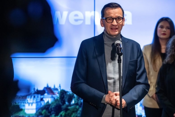 Morawiecki musiał się tłumaczyć. "Jak kupić tanio działkę od księdza i drogo sprzedać"