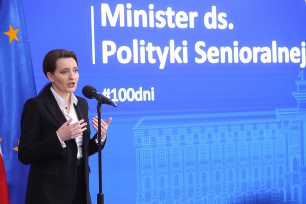 Minister ds. polityki senioralnej Marzena Okła-Drewnowicz przedstawiła harmonogram dot. wprowadzenia bonu senioralnego /Rafał Guz /PAP