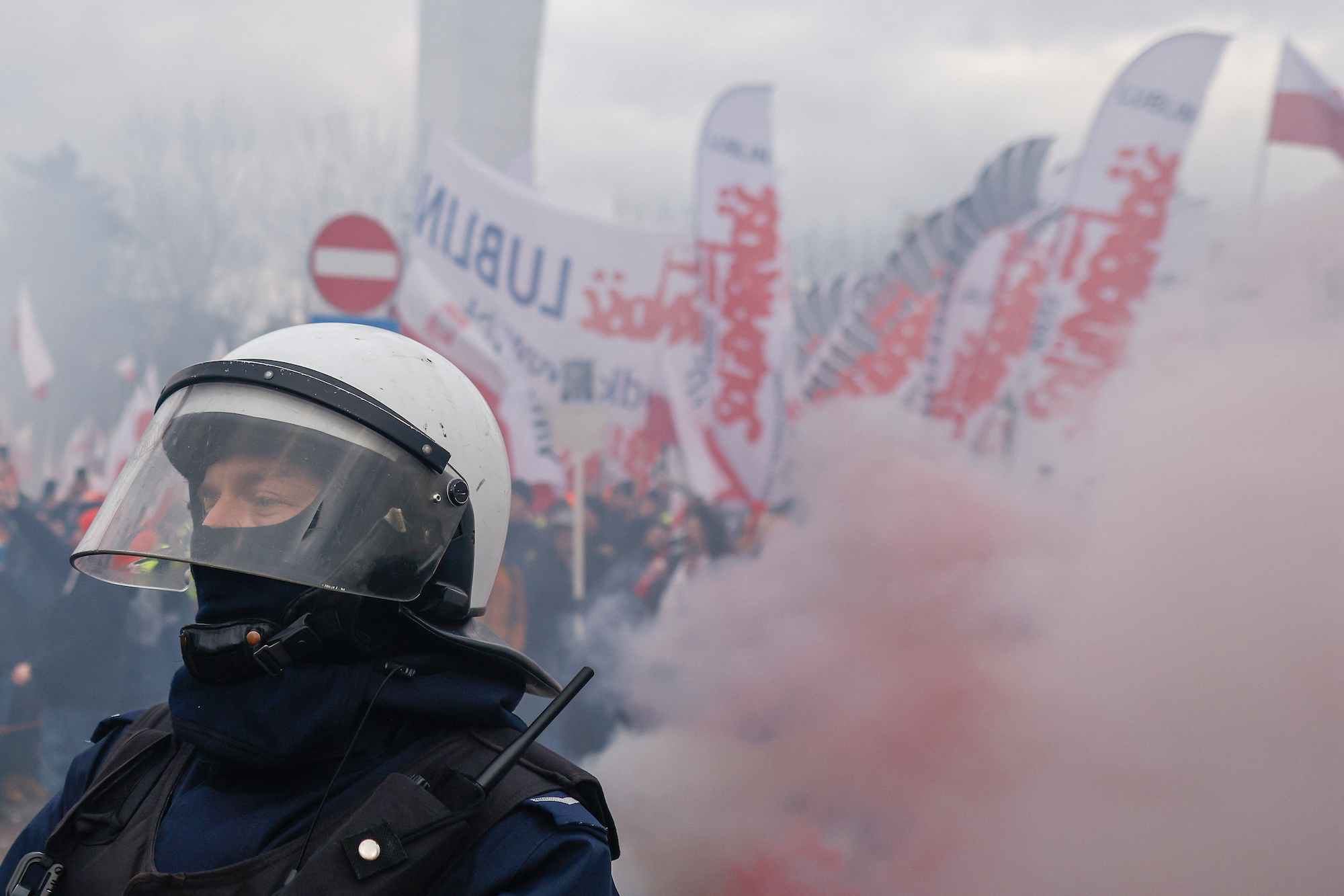Zadymiarze, „Solidarność” Piotra Dudy i politycy PiS pomagają rządowi Tuska - INFBusiness