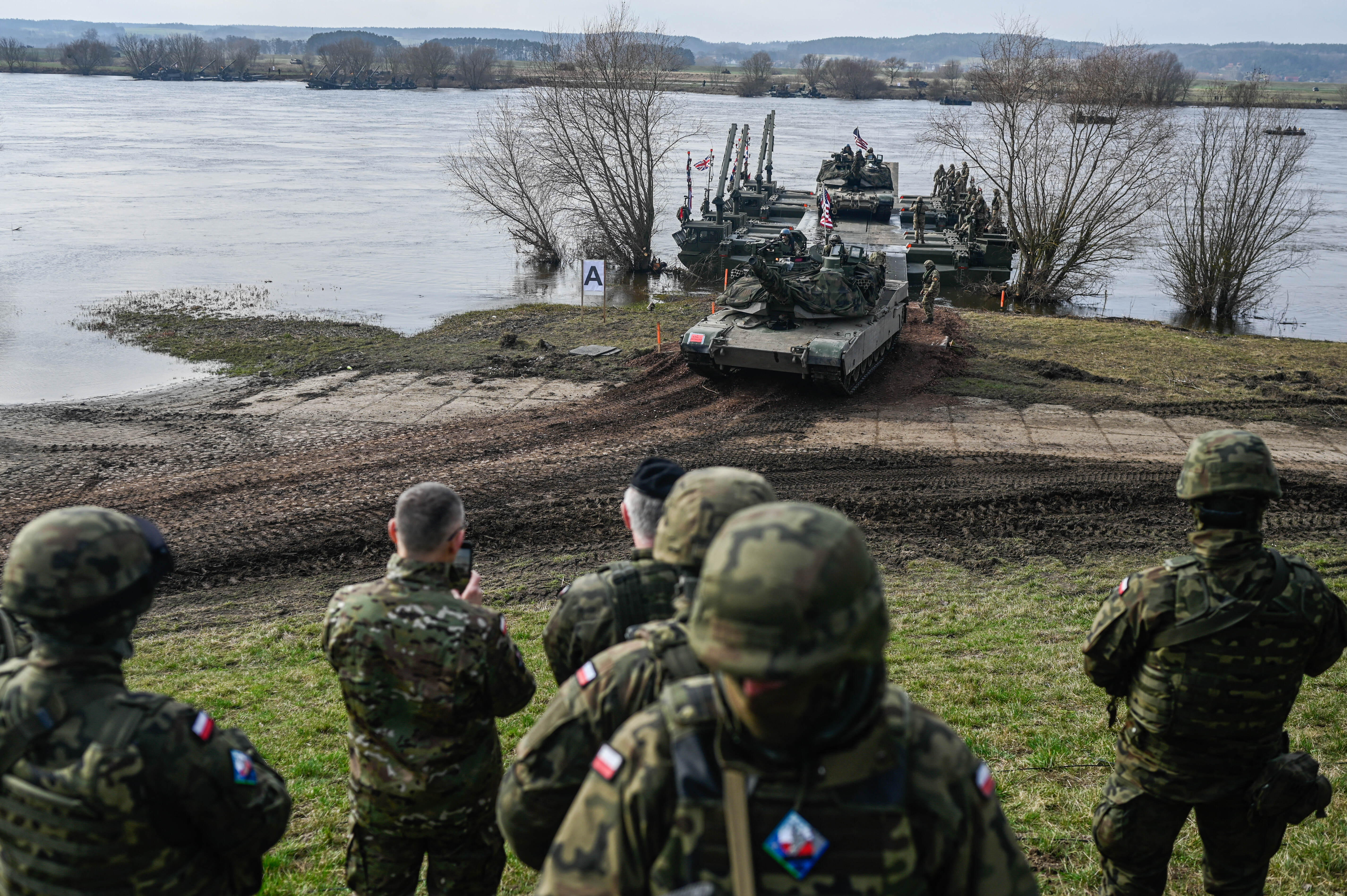 Sondaż: Żołnierze NATO na Ukrainie? Polacy są przeciw - INFBusiness