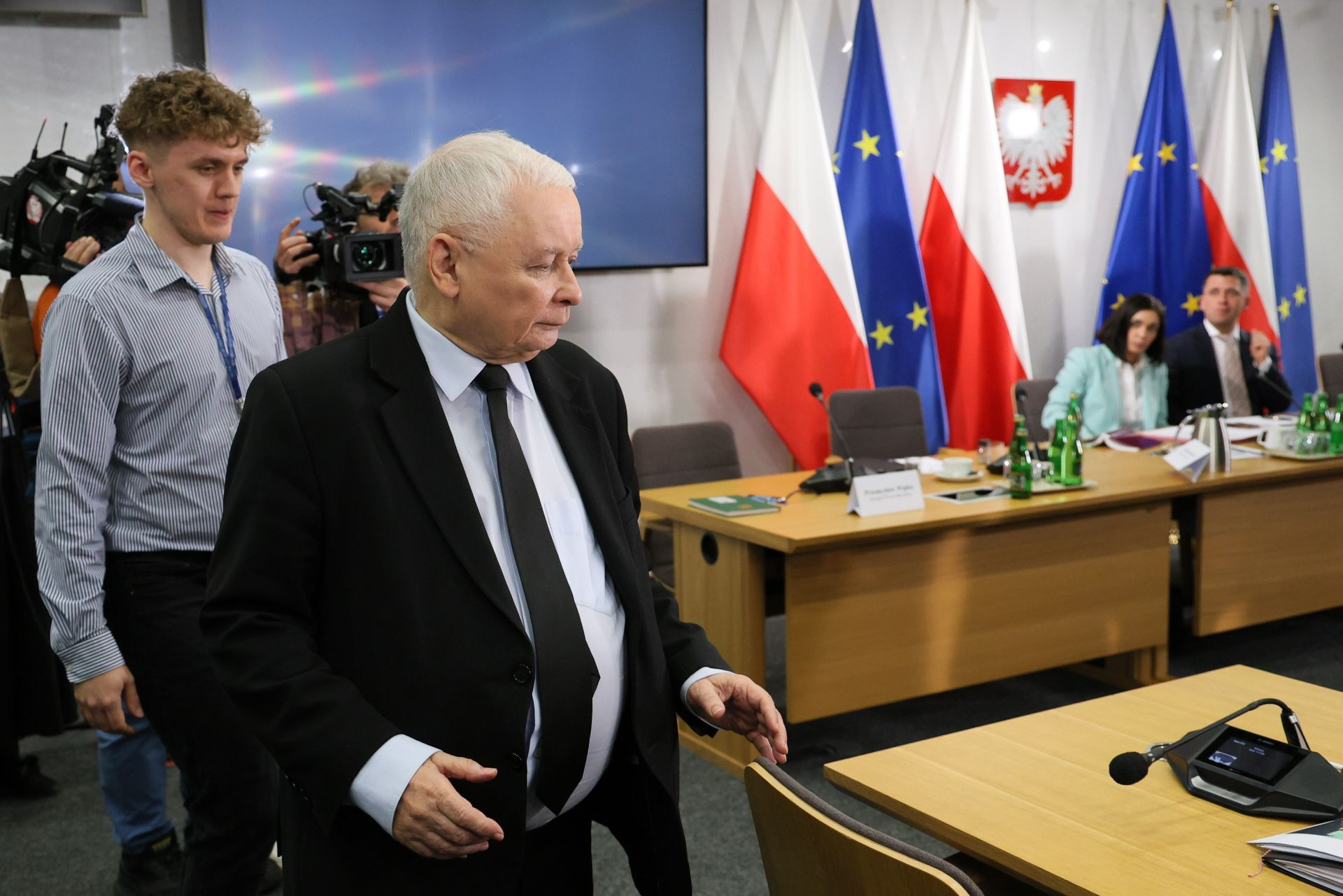 Sondaż: Jak Polacy oceniają zeznanie Jarosława Kaczyńskiego przed komisją ds. Pegasusa? - INFBusiness