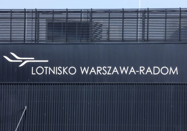 Lotnisko w Radomiu podało, ilu pasażerów obsłużyło od początku swego istnienia /Wojciech Olkuśnik /Reporter