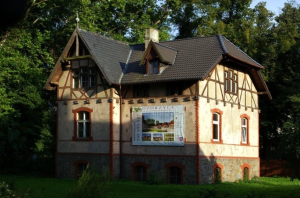 Rozbiórka zabytkowej willi. Interweniował konserwator zabytków i policja. Źródło: Wikimedia Commons, Fot. pawulon / Fotopolska.eu /