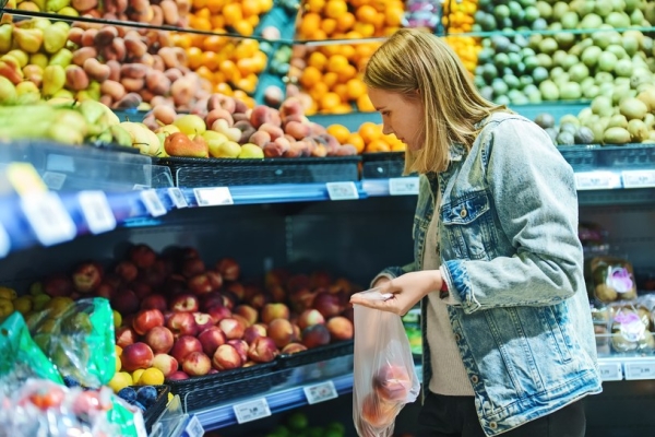 Sklepy muszą wprowadzić zmienioną stawkę VAT na żywność w czasie świąt /123RF/PICSEL