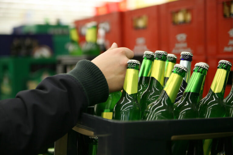 Warszawa wraca do zakazu sprzedaży alkoholu. Czy urząd miasta go przeforsuje? - INFBusiness