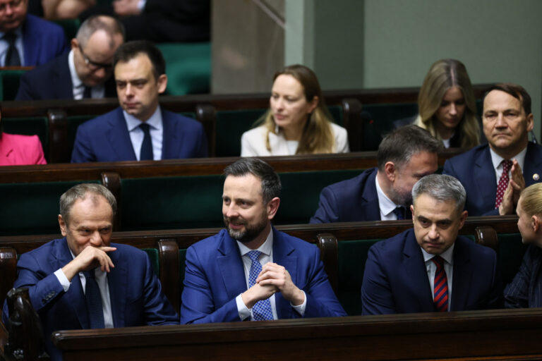 Rada ministrów na śmieciówkach. Jak zarabiali członkowie rządu w zeszłym roku? - INFBusiness