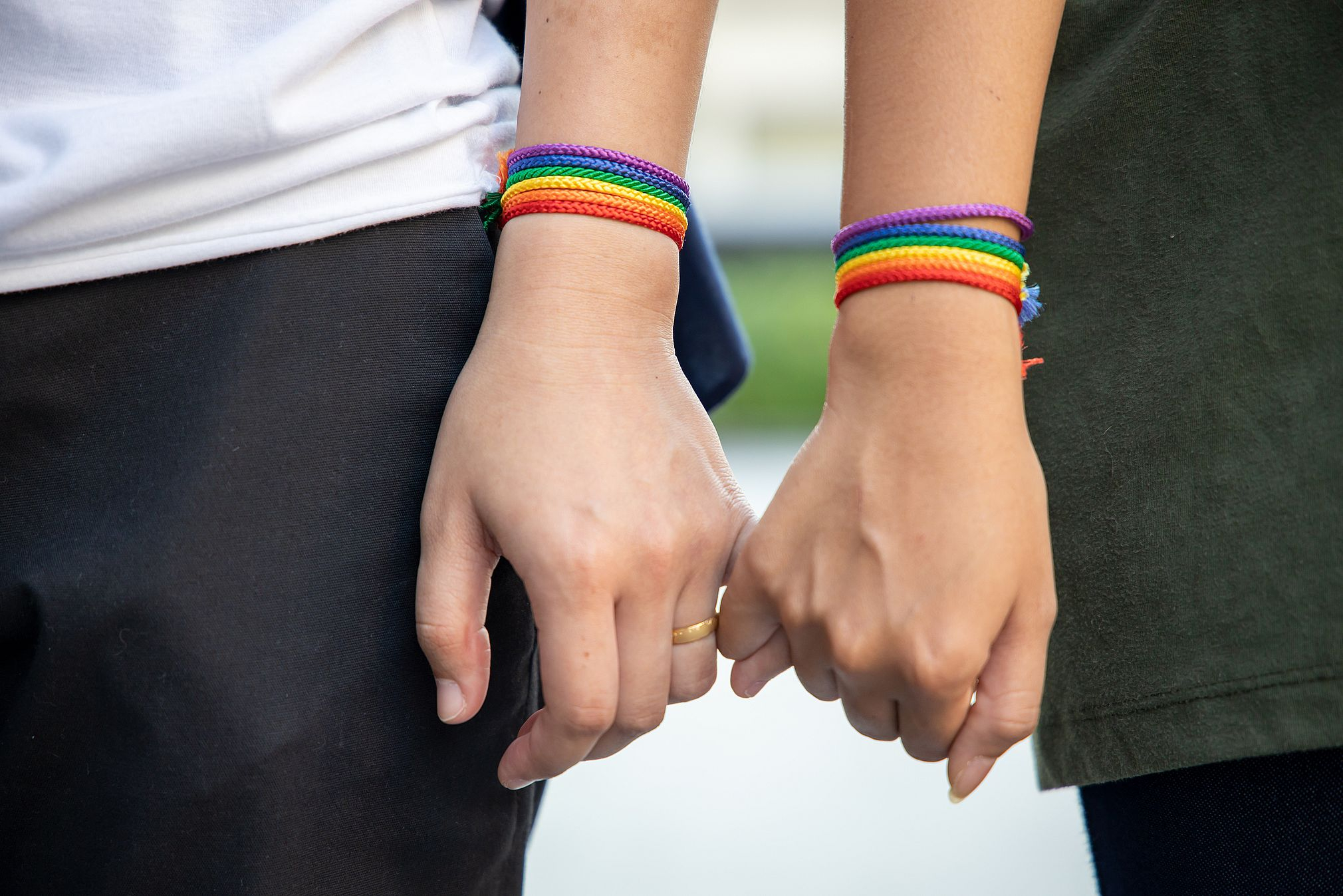 Sondaż: Czy pary jednopłciowe powinny mieć prawo do adopcji dzieci? - INFBusiness